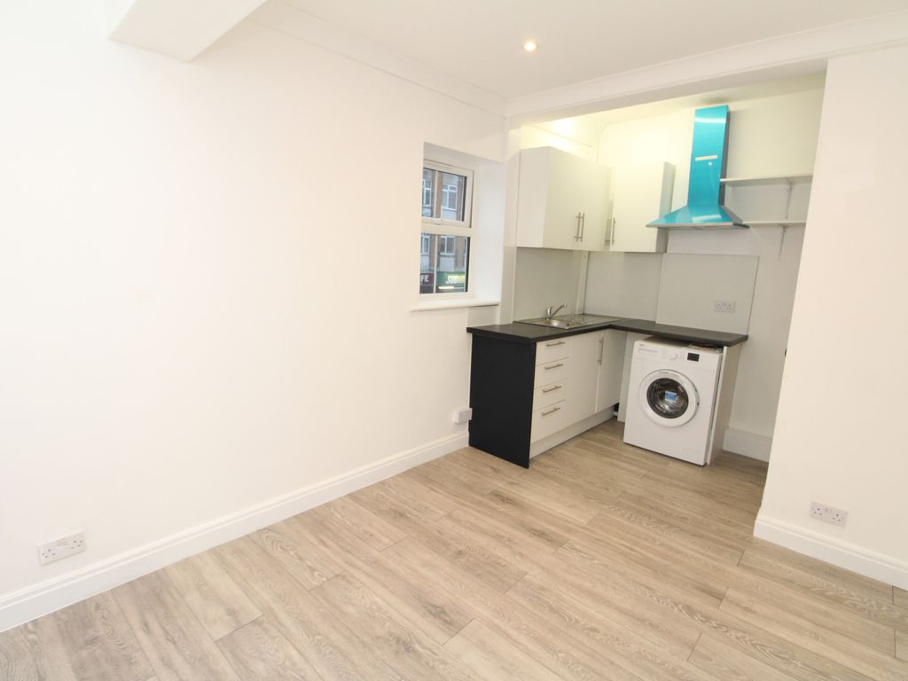 Terraced house to rent in Eltham High Street, London SE9, £900 pcm