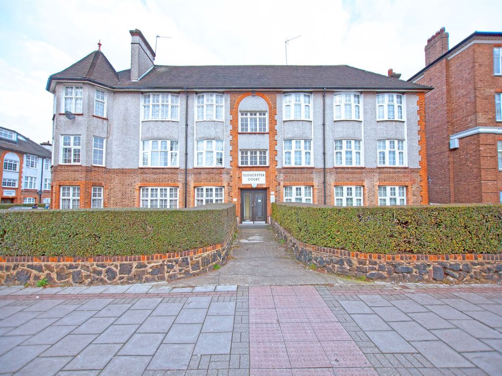 2 bed flat for sale in Gloucester Court, Gloucester Gardens, Golders Green NW11, £525,000