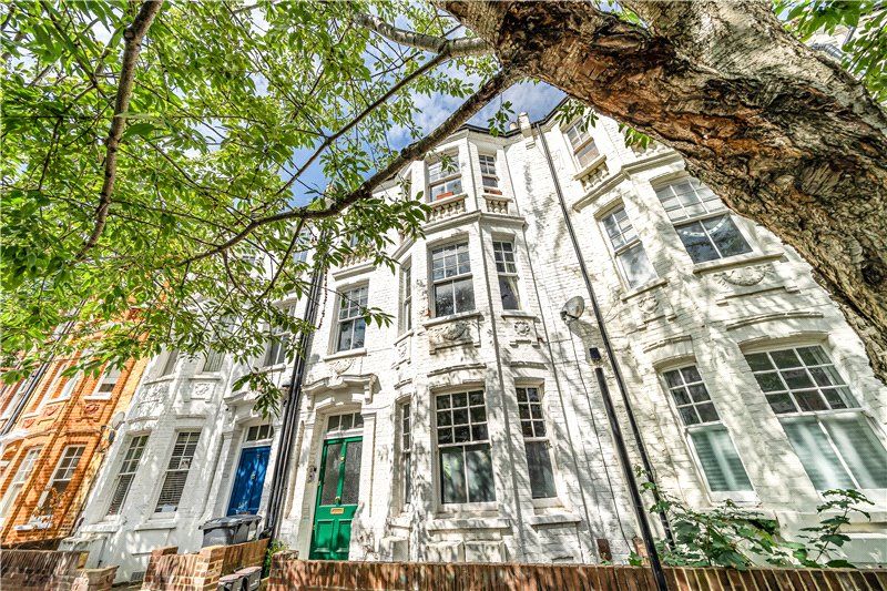 2 bed flat for sale in Hackford Road, London SW9, £485,000