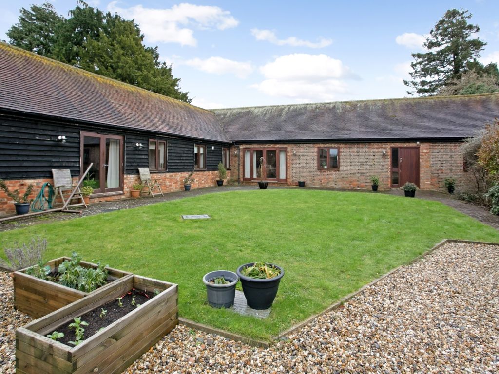 3 bed barn conversion to rent in Ilmer, Princes Risborough HP27, £2,750 pcm