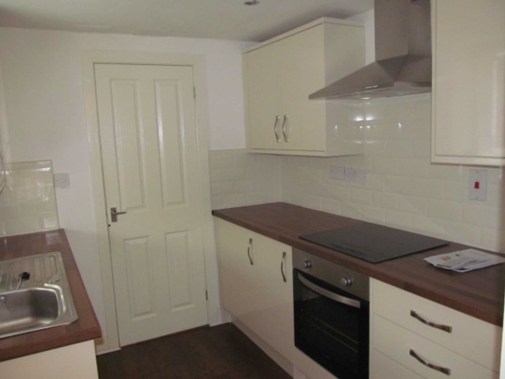 1 bed flat to rent in High Street, Barry CF62, £775 pcm