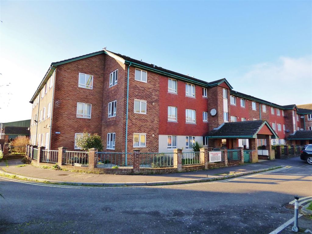2 bed flat for sale in Highfield, Wick, Littlehampton BN17, £45,000