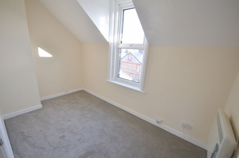 2 bed flat to rent in Holdenhurst Road, Bournemouth BH8, £900 pcm