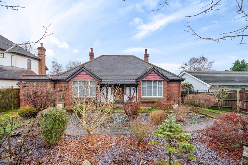 3 bed bungalow for sale in Groveside, Great Bookham, Bookham, Leatherhead KT23, £895,000