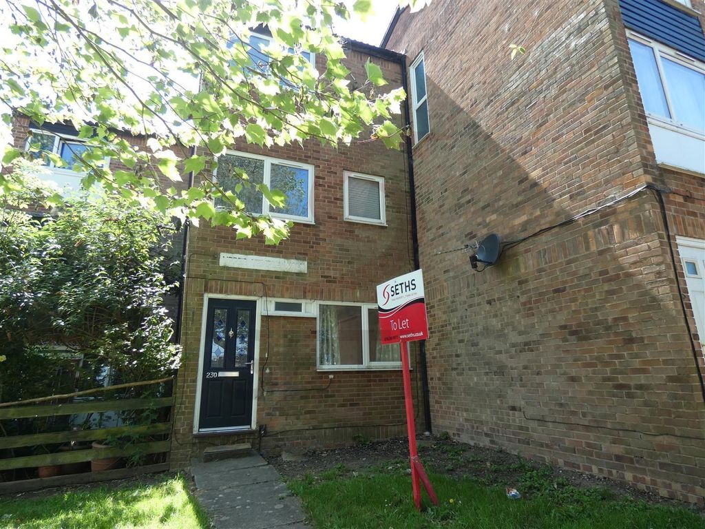 4 bed town house to rent in Upper Temple Walk, Beaumont Leys, Leicester LE4, £1,200 pcm