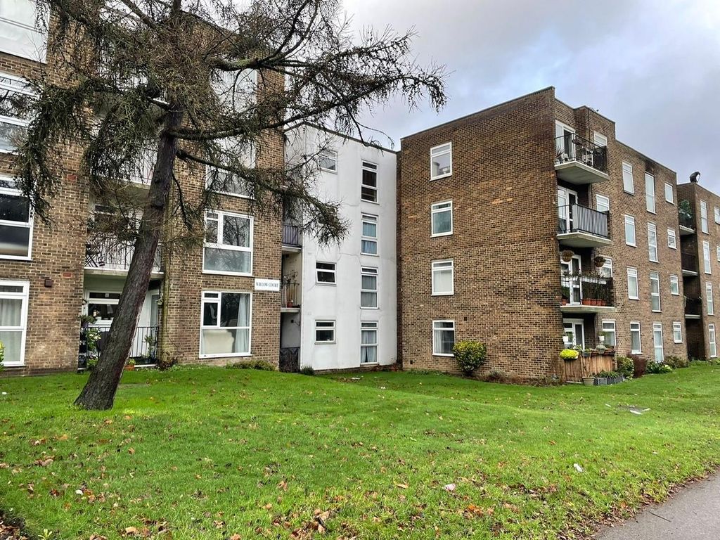 1 bed flat to rent in Willow Court, Woodcote Road, Wallington SM6, £1,150 pcm