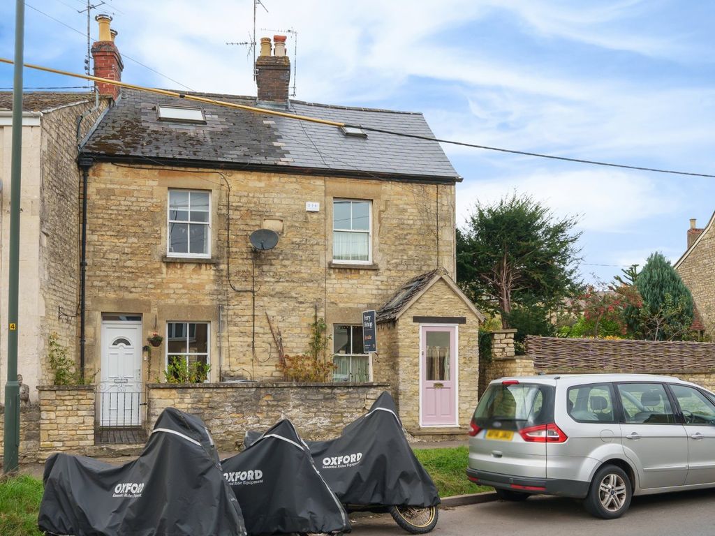 2 bed end terrace house to rent in Cheltenham Road, Cirencester, Gloucestershire GL7, £1,195 pcm