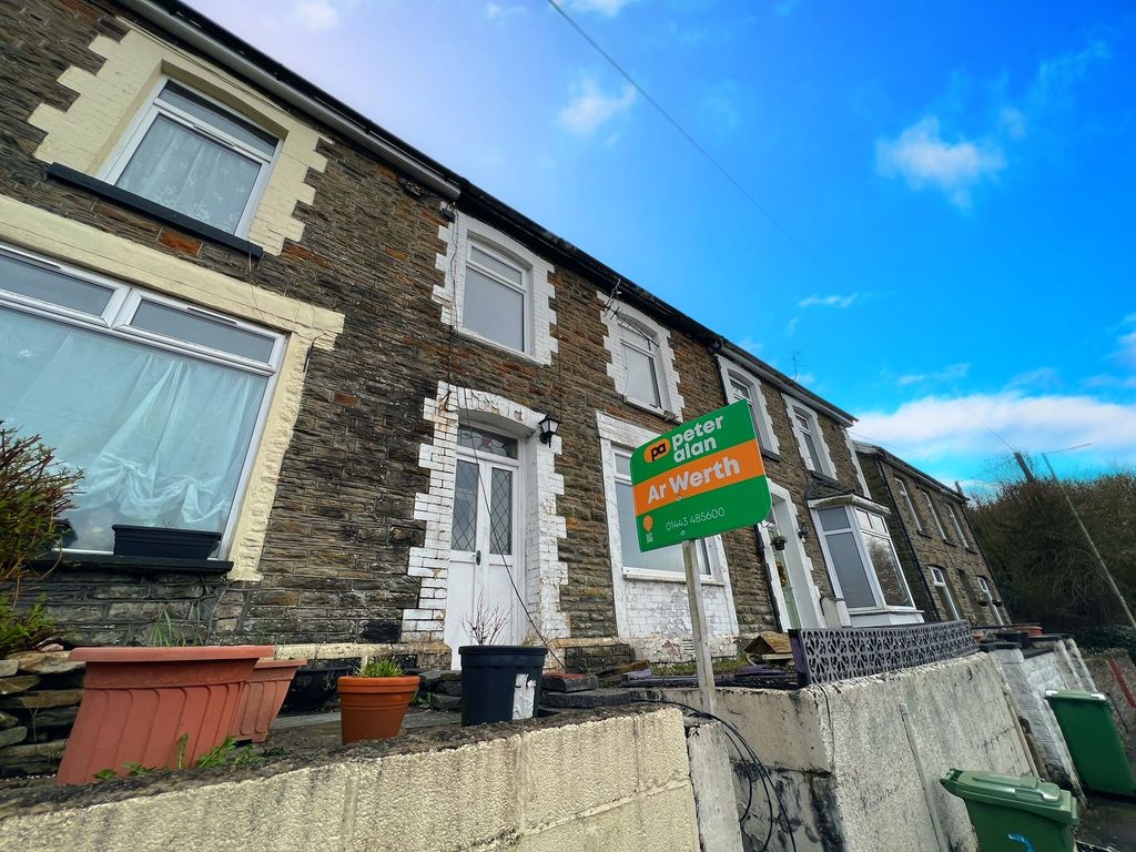 3 bed property to rent in Dan-Y-Coedcae Road, Graig, Pontypridd CF37, £850 pcm