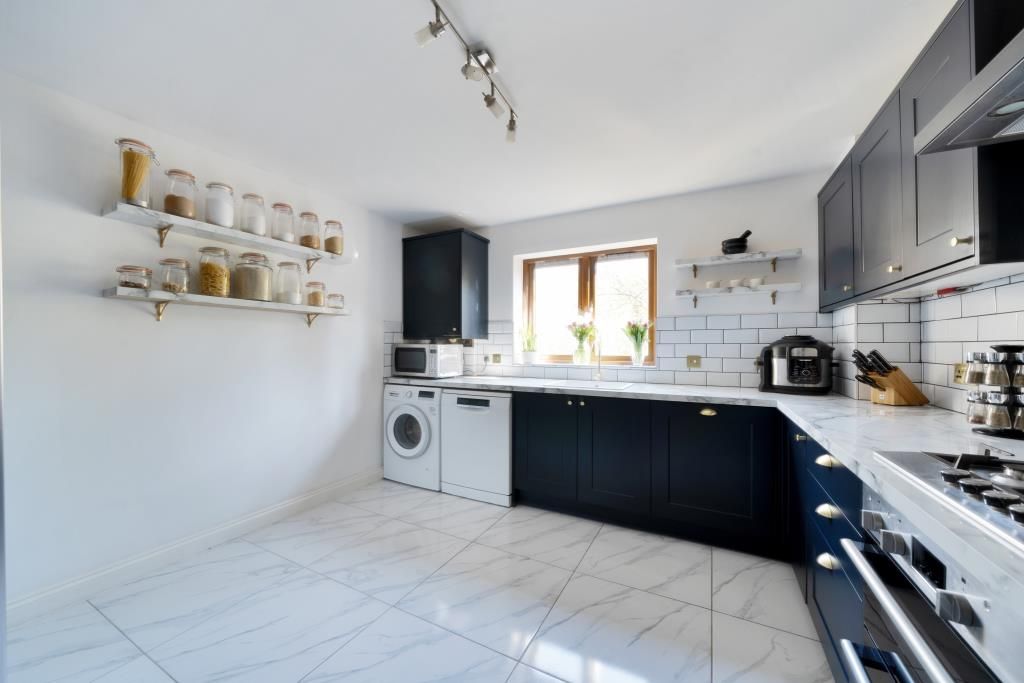 3 bed flat for sale in Headington, Oxfordshire OX3, £450,000