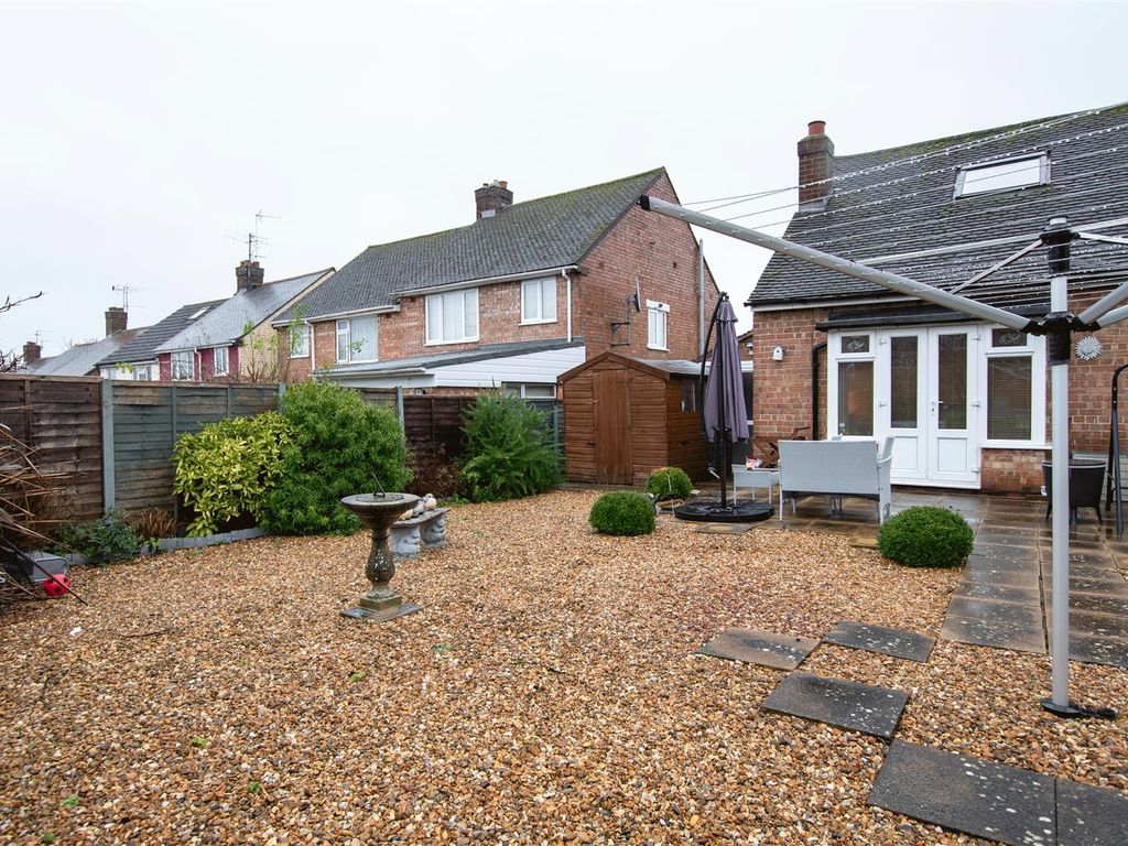3 bed detached bungalow for sale in Nest Lane, Wellingborough NN8, £295,000