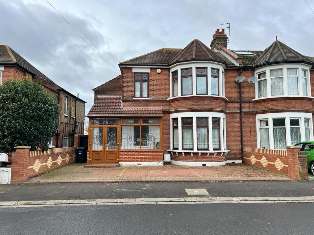 5 bed property for sale in Aberdour Road, Goodmayes, Ilford IG3, £1,000,000