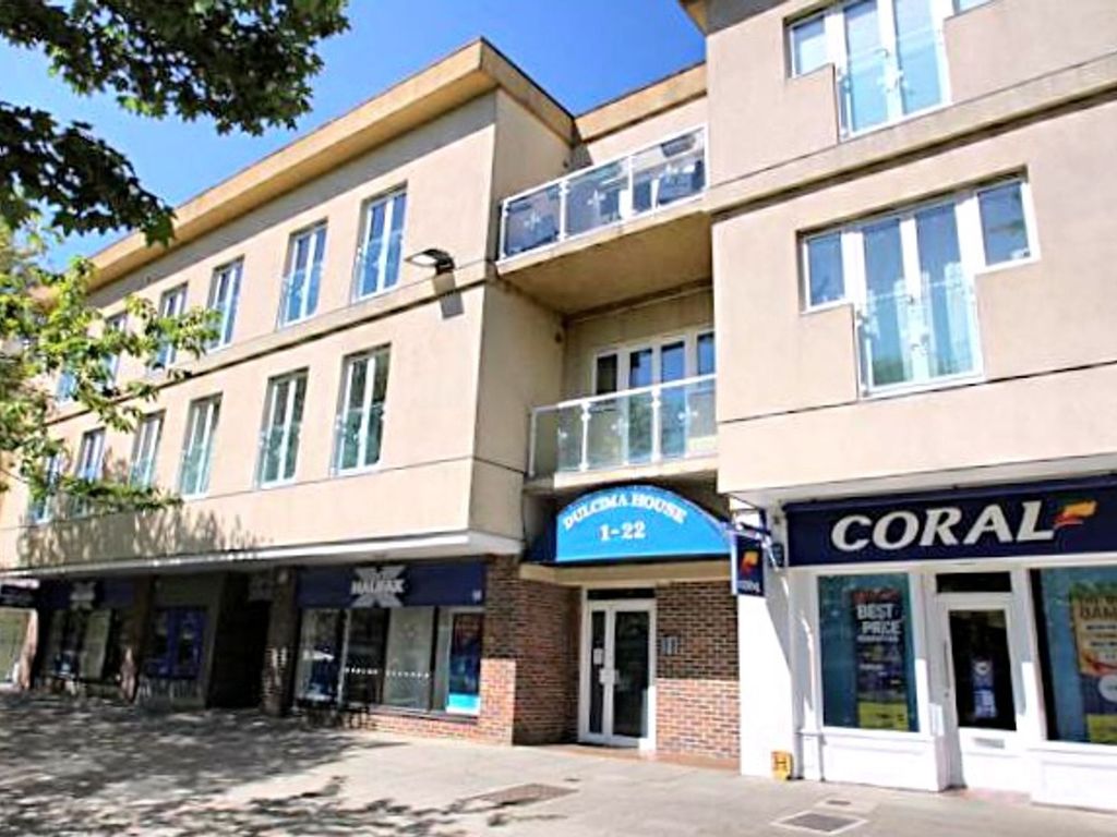 1 bed flat to rent in Carfax, Dulcima House RH12, £1,000 pcm