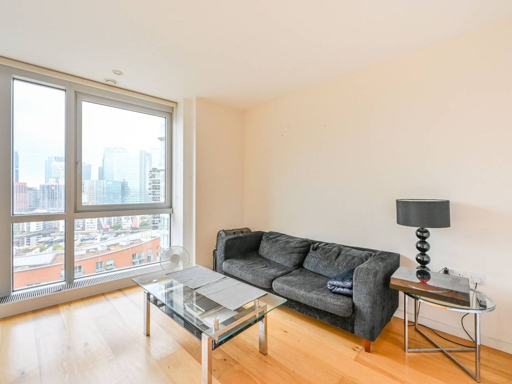 Studio to rent in Ontario Tower, Canary Wharf, London E14, £2,000 pcm