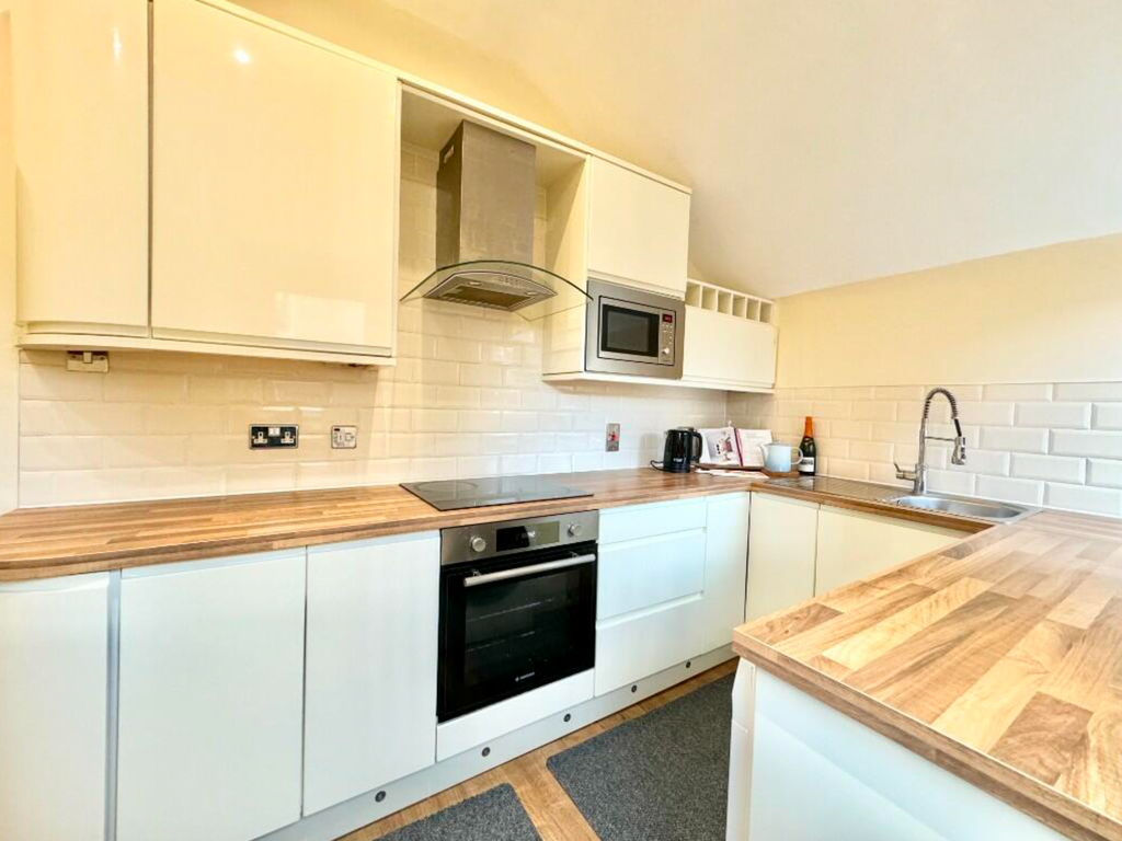 2 bed flat for sale in Larbert Road, Bonnybridge FK4, £164,995