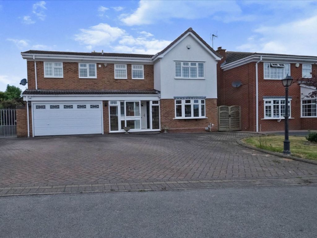 5 bed detached house for sale in Luddington Road, Solihull B92, £650,000