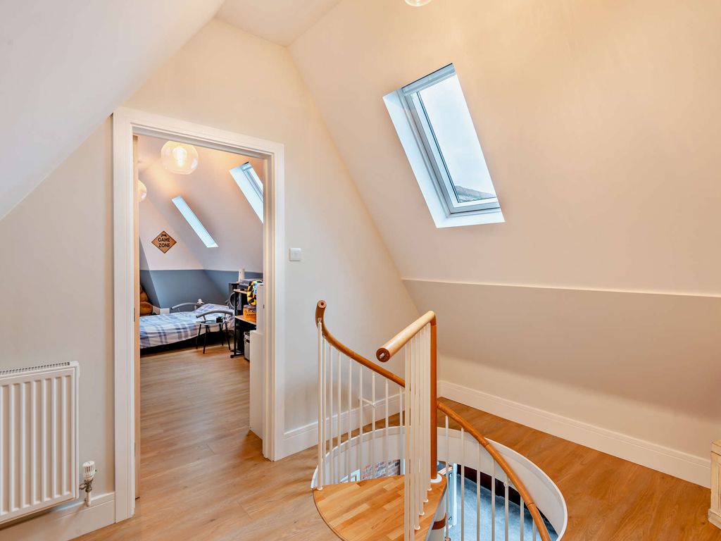 5 bed barn conversion for sale in Swan Street, Boxford, Sudbury CO10, £700,000