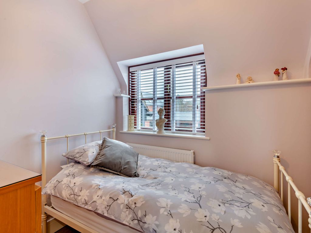 5 bed barn conversion for sale in Swan Street, Boxford, Sudbury CO10, £700,000