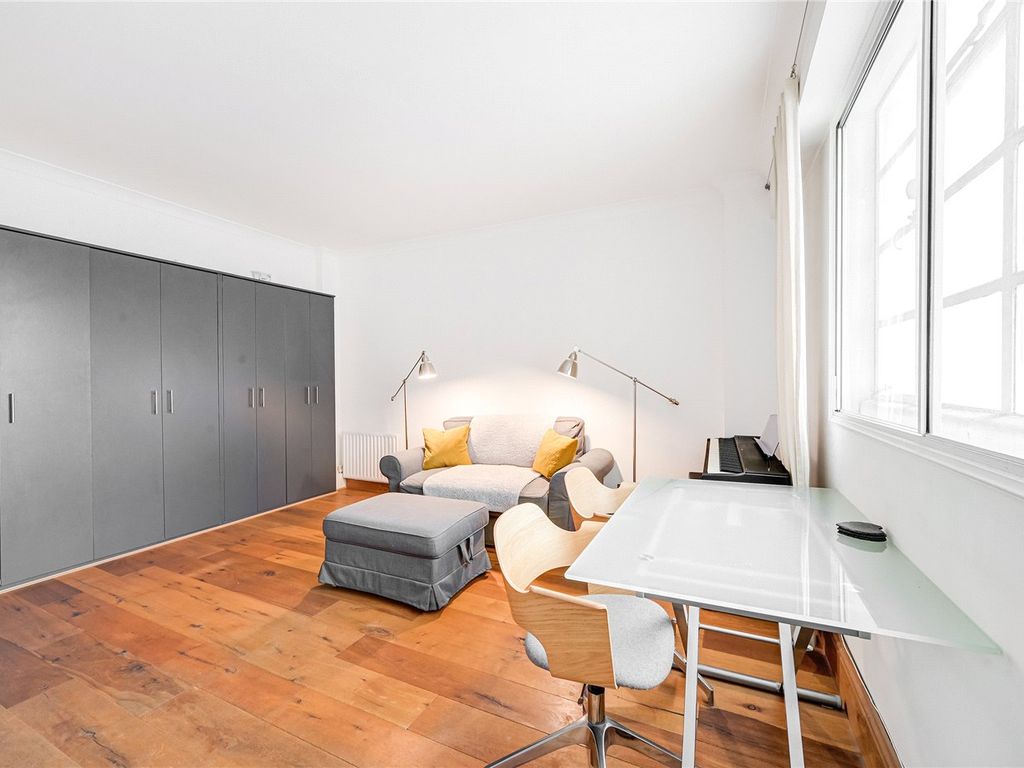 Studio to rent in Sloane Avenue, London SW3, £1,700 pcm