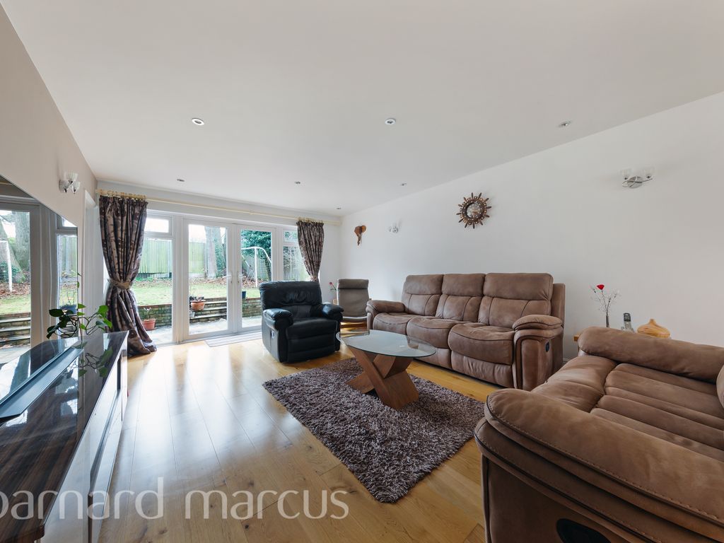 4 bed detached house to rent in Tanglewood Close, Croydon CR0, £3,000 pcm