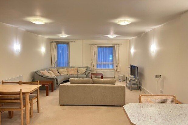 2 bed flat to rent in The Quay, Poole BH15, £1,550 pcm