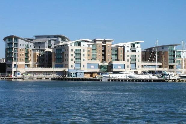 2 bed flat to rent in The Quay, Poole BH15, £1,550 pcm