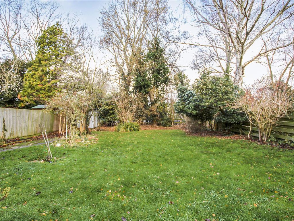 3 bed detached bungalow for sale in Church Road, Hauxton, Cambridge CB22, £465,000