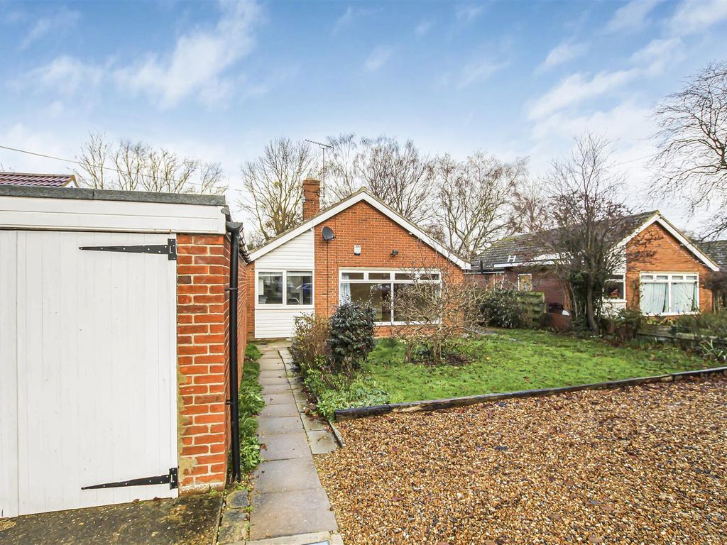 3 bed detached bungalow for sale in Church Road, Hauxton, Cambridge CB22, £465,000