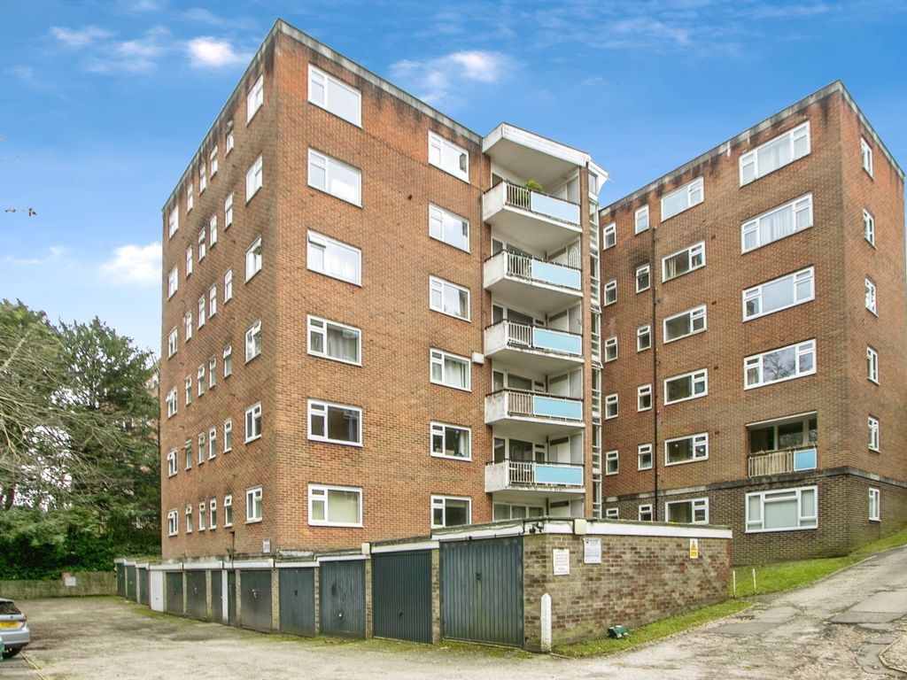 2 bed flat for sale in Surrey Road, Bournemouth BH4, £190,000