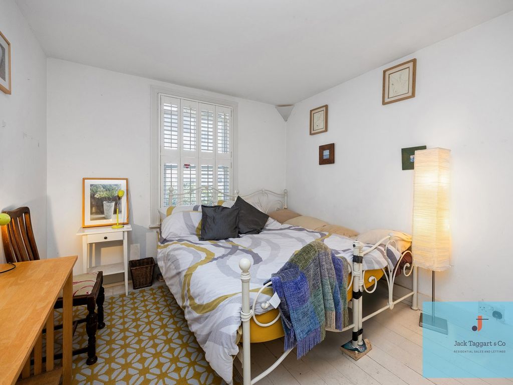 4 bed terraced house for sale in Westbourne Gardens, Hove BN3, £800,000