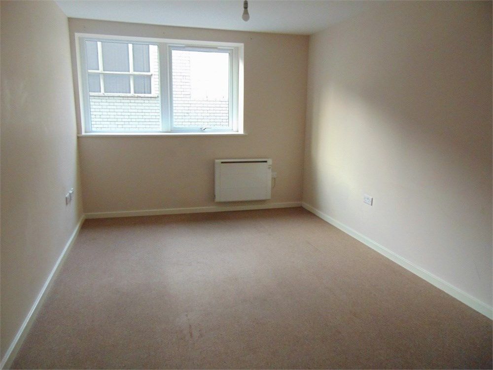 2 bed flat for sale in Manchester Road, Burnley BB11, £59,995