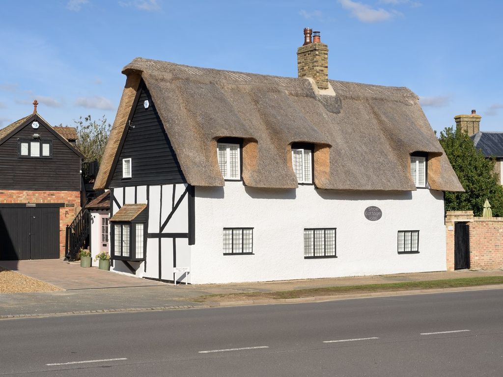 4 bed detached house for sale in High Street, Blunham, Bedfordshire MK44, £795,000