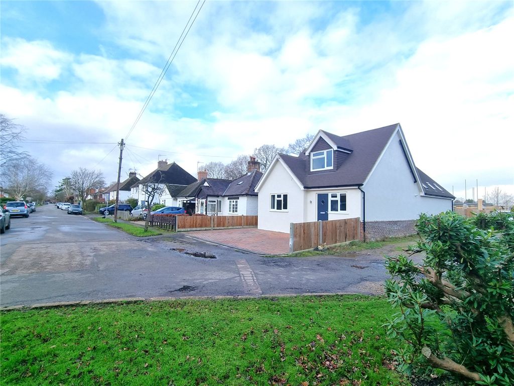 4 bed detached house for sale in Horley, Surrey RH6, £700,000