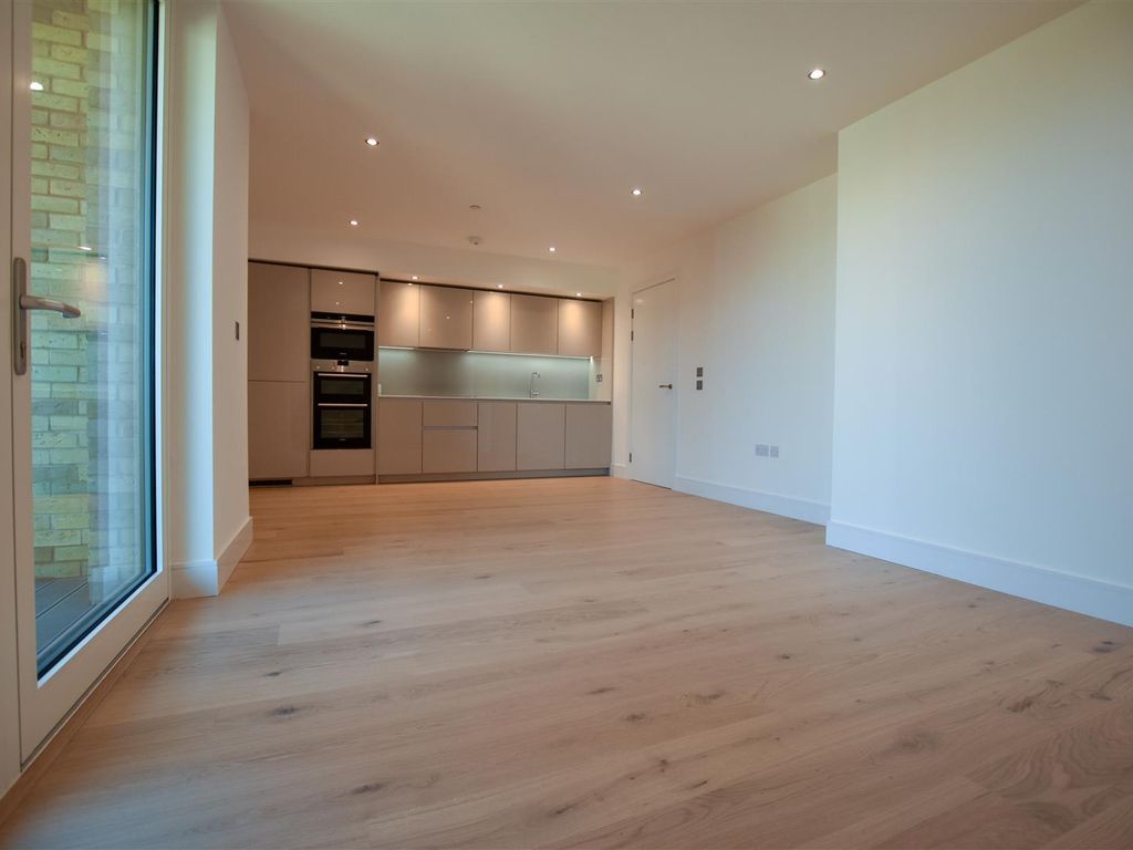 2 bed flat to rent in Garnet Place, West Drayton UB7, £1,750 pcm