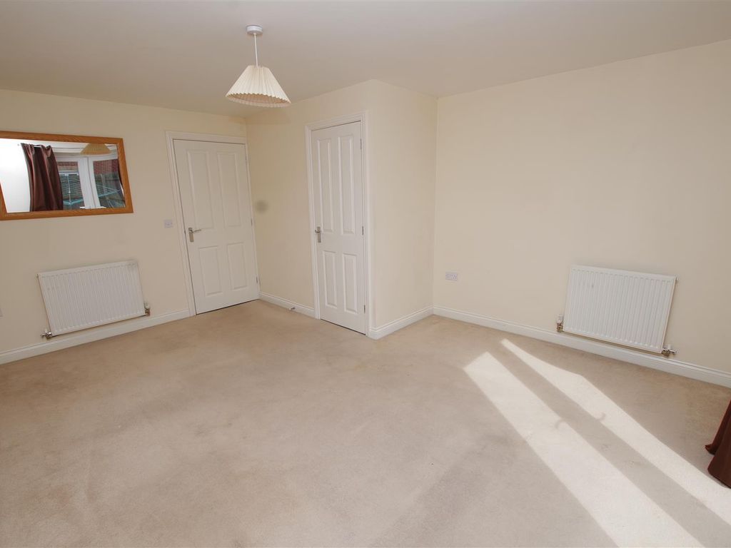 2 bed terraced house to rent in Horsham Road, Park North, Swindon SN3, £950 pcm