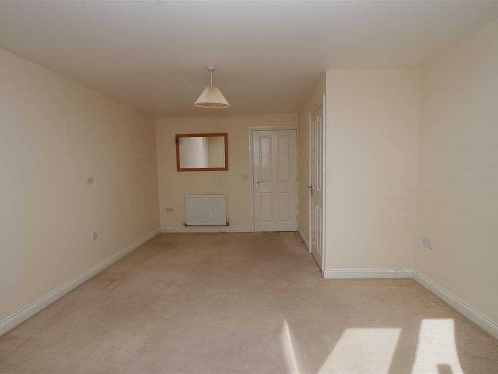 2 bed terraced house to rent in Horsham Road, Park North, Swindon SN3, £950 pcm