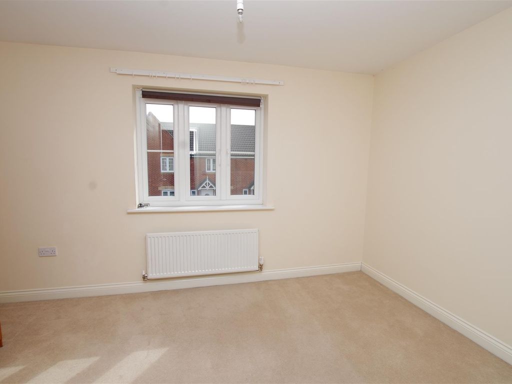 2 bed terraced house to rent in Horsham Road, Park North, Swindon SN3, £950 pcm