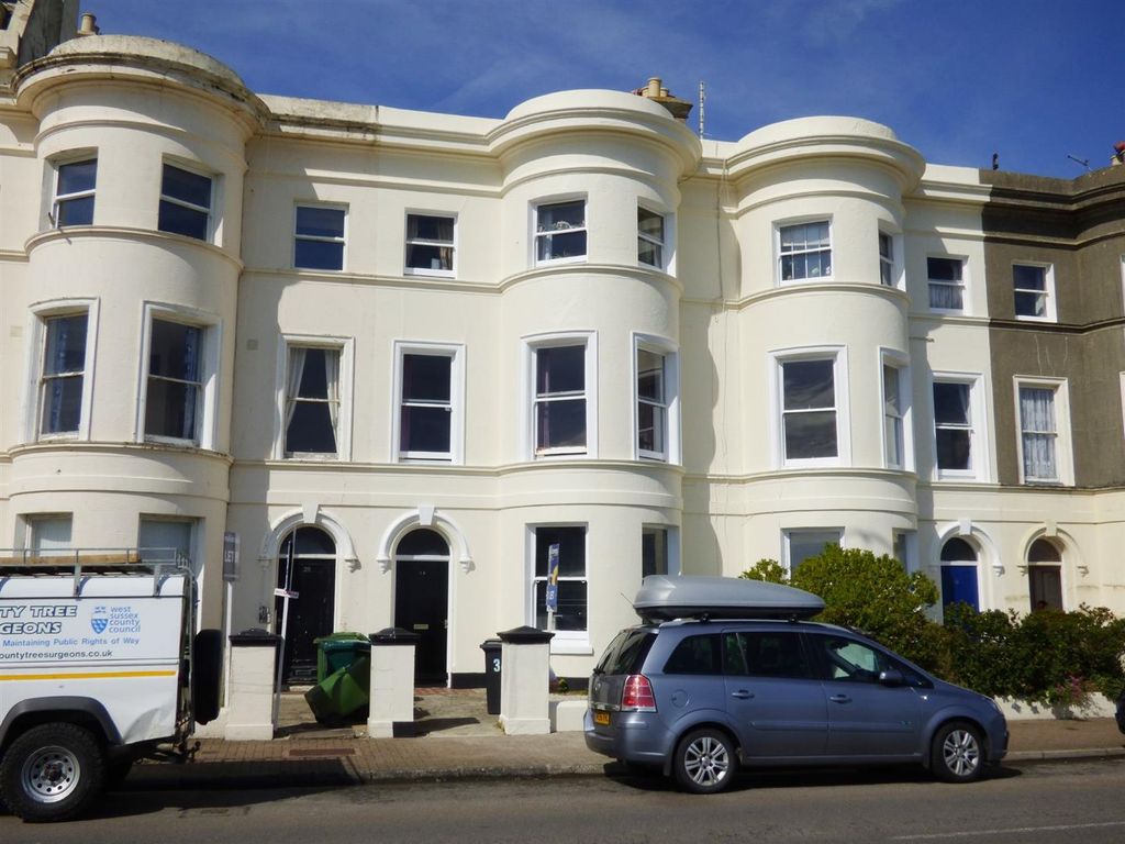2 bed flat to rent in South Terrace, Littlehampton BN17, £1,000 pcm