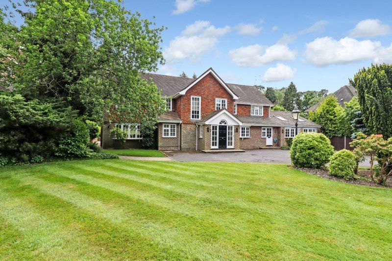 5 bed detached house to rent in Sunning Avenue, Ascot, Berkshire SL5, £9,000 pcm