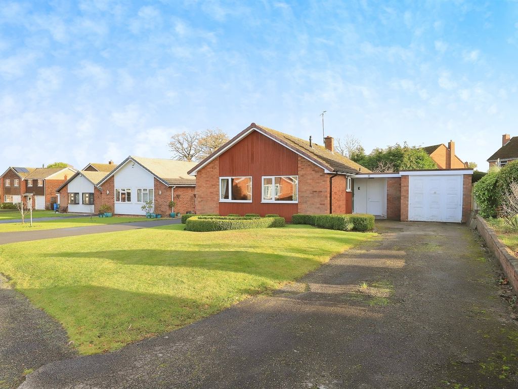 3 bed detached bungalow for sale in Johnsgate, Brewood, Stafford ST19, £375,000