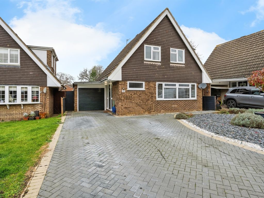 3 bed detached house for sale in Dryden Close, Newport Pagnell MK16, £395,000