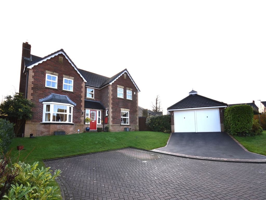 4 bed detached house for sale in Thirsk Way, Macclesfield SK10, £675,000