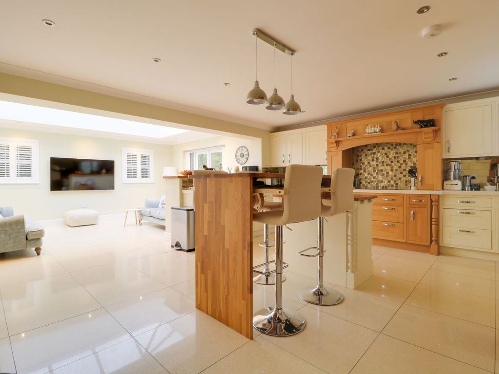 4 bed detached house for sale in Arborfield Drive, Newmarket CB8, £795,000