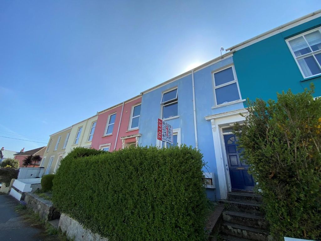 4 bed property to rent in Budock Terrace, Falmouth TR11, £2,600 pcm