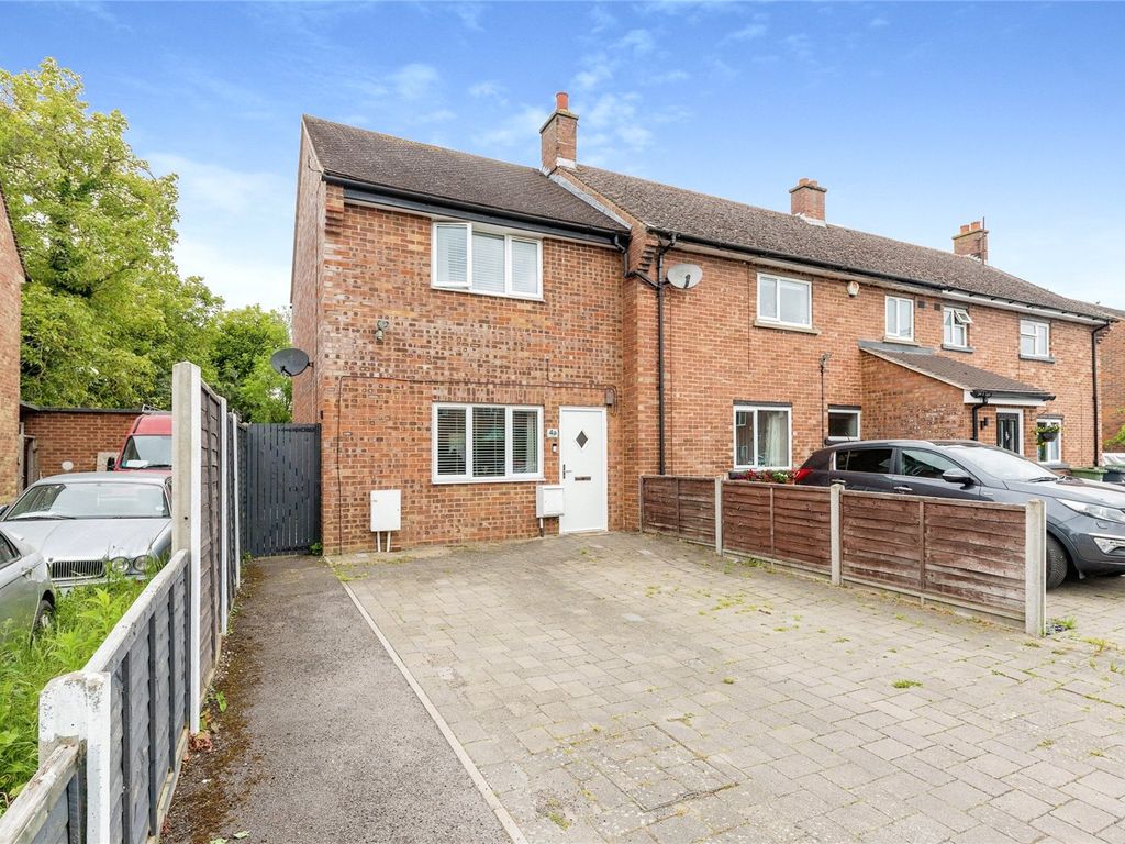 2 bed end terrace house for sale in Kingsway, Stotfold, Hitchin, Bedfordshire SG5, £275,000