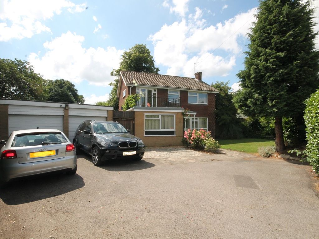 4 bed detached house to rent in Woodfield Lane, Ashtead KT21, £2,600 pcm