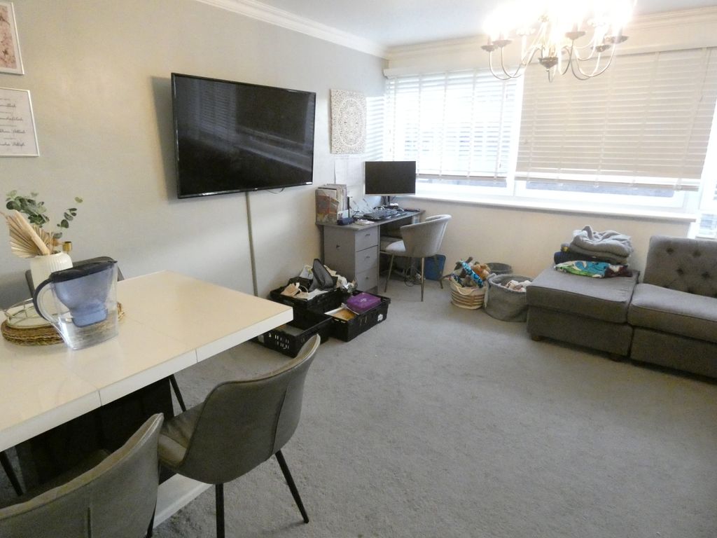 2 bed maisonette to rent in Dunnett House, Vernon Road, London E3, £1,995 pcm