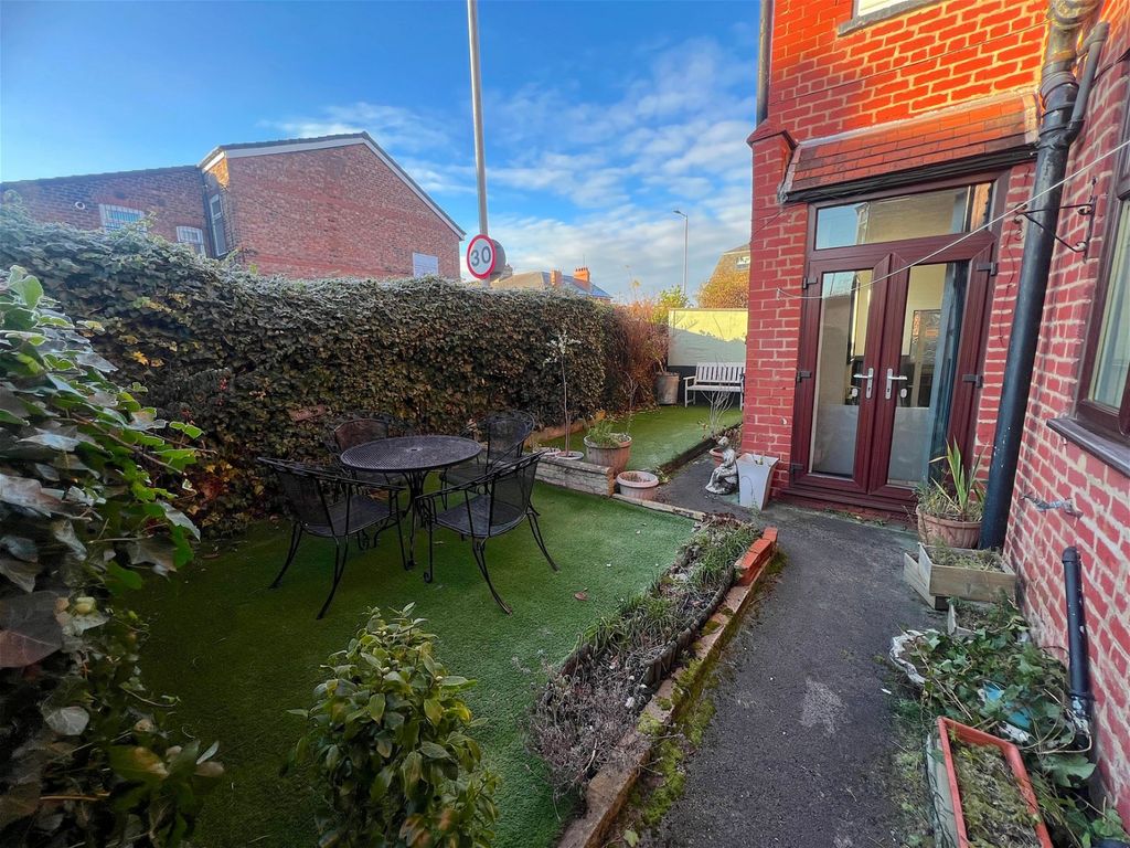 3 bed end terrace house for sale in Broom Lane, Levenshulme, Manchester M19, £270,000