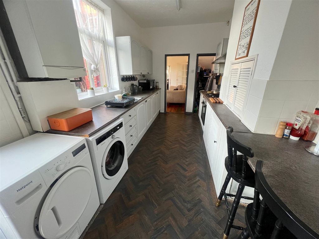 3 bed end terrace house for sale in Broom Lane, Levenshulme, Manchester M19, £270,000