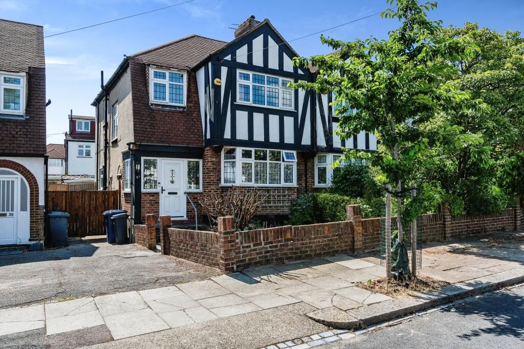 4 bed semi-detached house for sale in Wycherley Crescent, Barnet EN5, £649,950