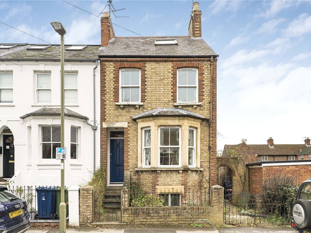 2 bed end terrace house for sale in Stanley Road, East Oxford OX4, £650,000